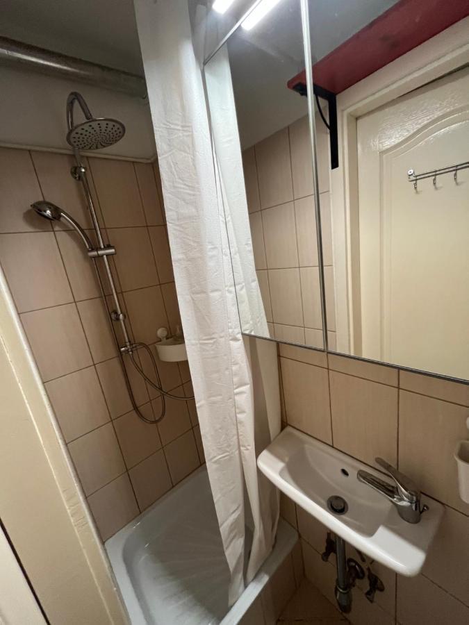 Tiny Private Apartment In Central Buda. Budapest Exteriör bild
